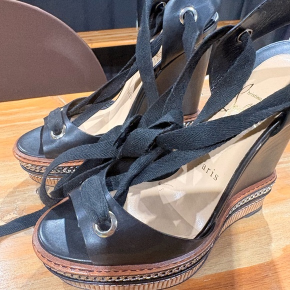 Christian Louboutin - Picture 5 of 10